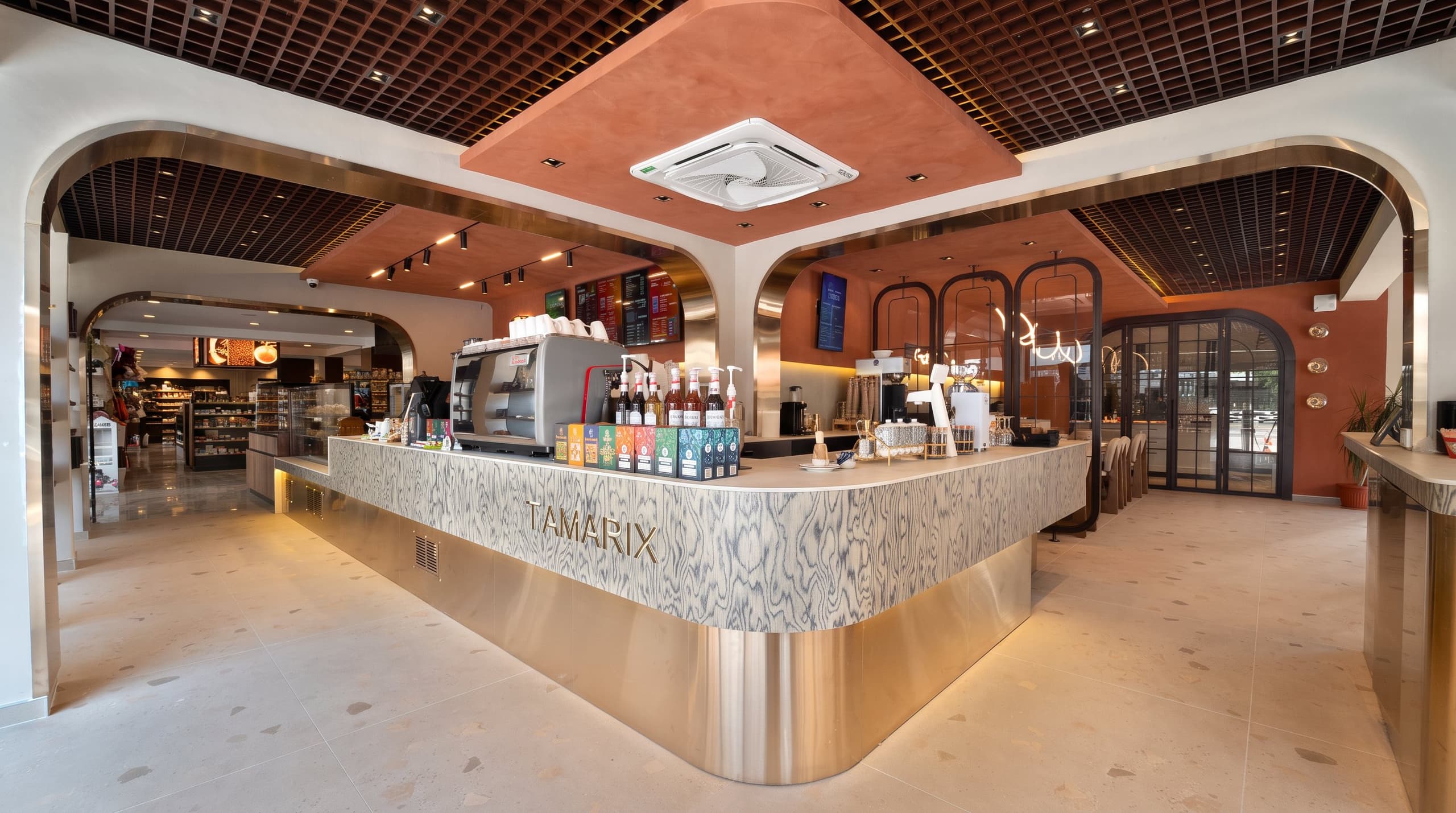 Tamarix'in pirinç kemerli iç mekânı ve bar tezgâhı
